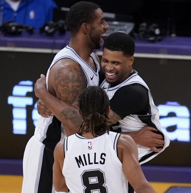 兰后防线上 兰后防线上